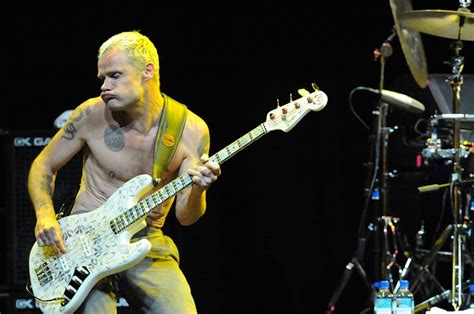 red hot chilli peppers naked|The naked truth about why Red Hot Chili Peppers used to wear。